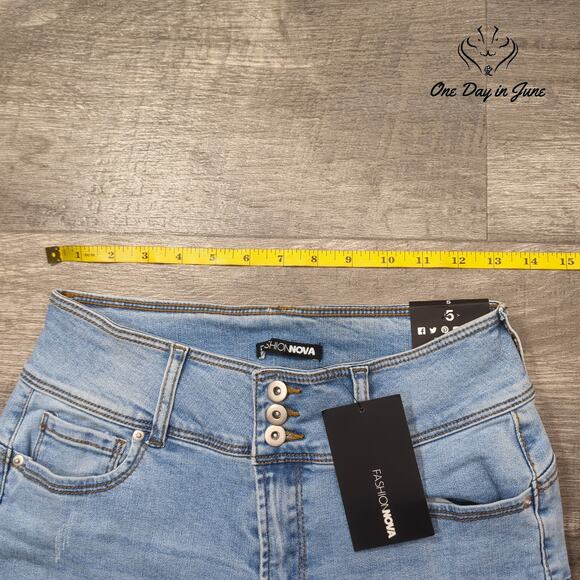 Fashion Nova Turnin Heads Low Rise Jeans Size 5 - Picture 3 of 6